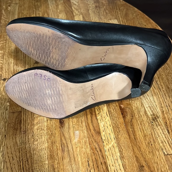 Woman’s Clarks Artisan Black Heels U.S. Size 9 (EU 40) - Picture 6 of 7